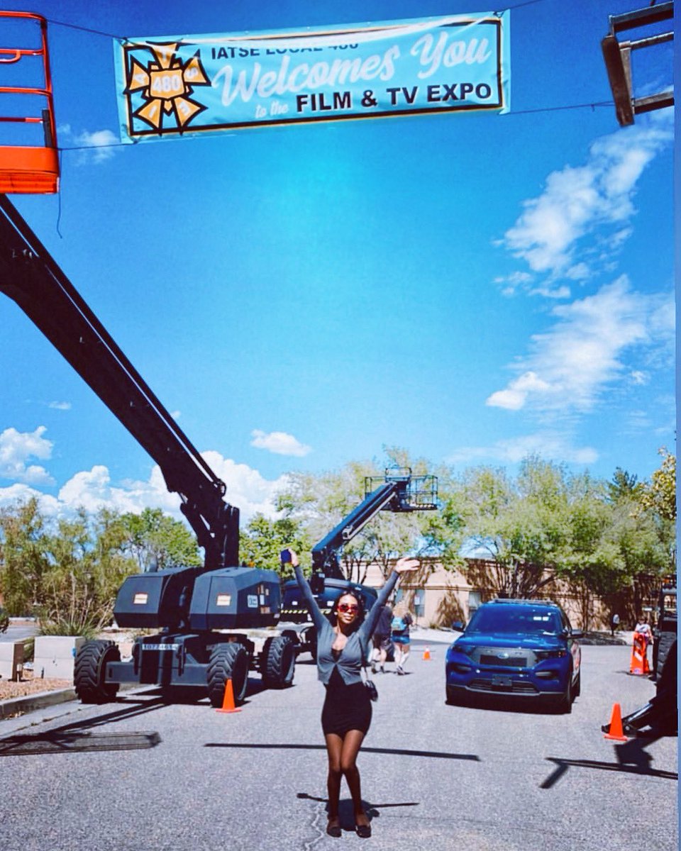 violetjada's tweet photo. Film &amp; TV Expo 2022 🎭🎥🎞✨🤍#almostfamous #celebrity #actress #model #signed #cast #manifest https://t.co/RDc4z0Tc5t