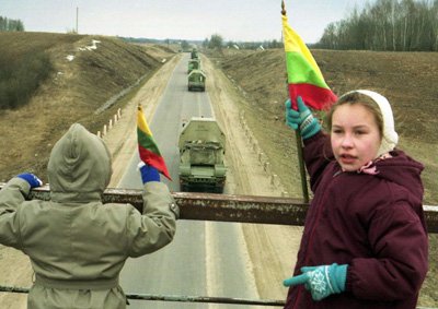 Lithuania's tweet image. #OTD in 1993, the last Soviet Army soldiers left Lithuania's territory following 50 long years of cruel occupation. Today, we cherish and celebrate our freedom, stand firm with @Ukraine and support its fight for 🇺🇦 and Europe's freedom. 
#StandWithUkraine