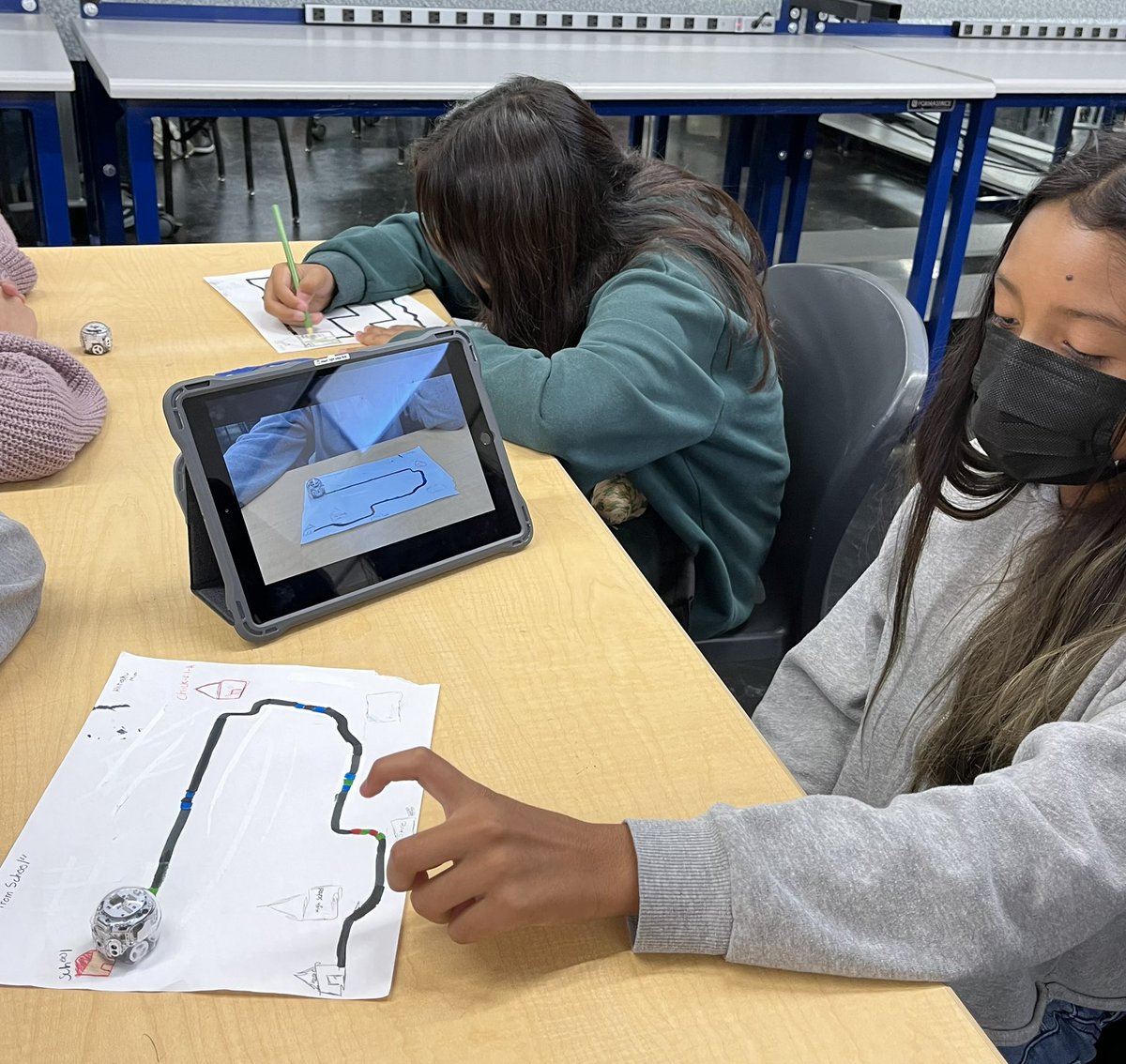 Best part of my day…talking to students excited about collaborating, experimenting, problem-solving, and learning how to code using ozobots <a href="/mcfaddenscots/">Ignacio Muniz</a> @gloriaolamendi <a href="/JerryAlmendarez/">Jerry Almendarez</a> <a href="/DrLorrainePerez/">Lorraine Perez</a> <a href="/DrSoniaLlamas/">Dr. Sonia Llamas, LCSW</a>