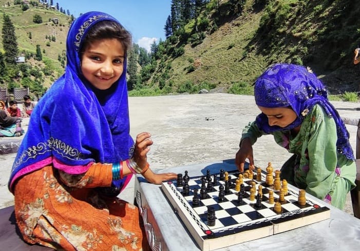 #GoodMorning friends

The secret of being HAPPY is accepting where you are in life and making the most everyday. 
😊🙏🍁🌼🍁🙏😊
Wd best wishes from #Kashmir