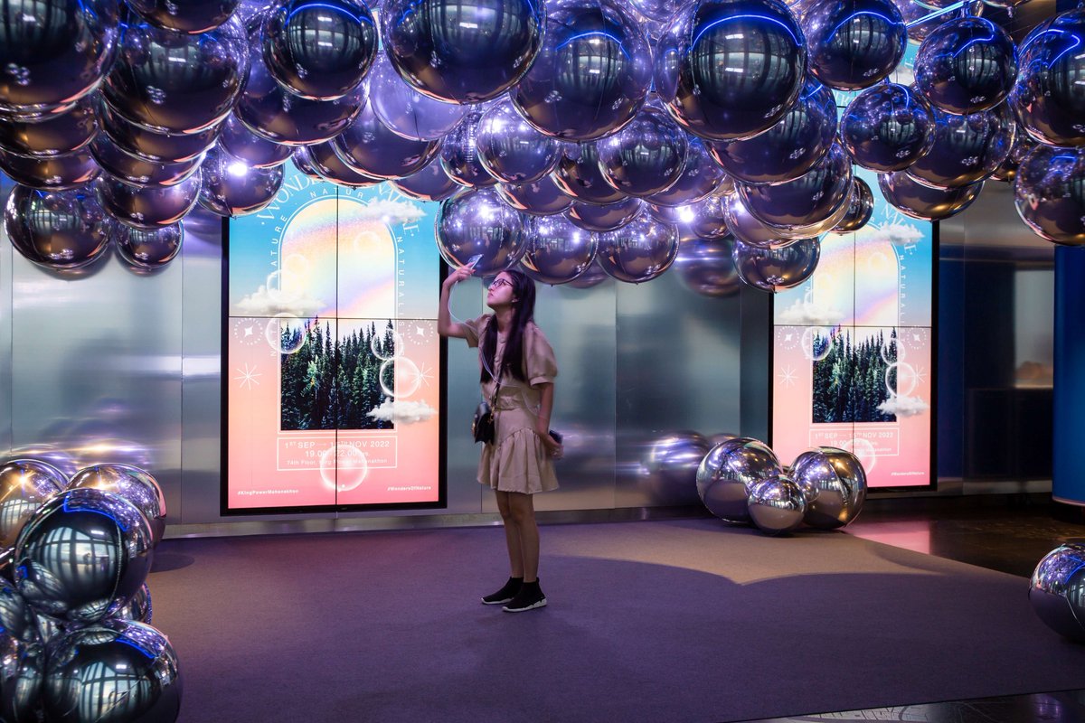 งานดิจิทัลอาร์ตบนชั้น 74 ตึกคิงเพาเวอร์มหานคร เปลี่ยนธีมใหม่ต้อนรับเดือนกันยายนในธีม #WondersofNature โชว์แสง สี เสียง ที่สะท้อนความสวยงามของธรรมชาติยามค่ำคืน จะเปิดให้เข้าชมวันแรก 1 กันยายนนี้ #ดีบอกต่อ #นิทรรศการ 
timeout.com/bangkok/th/thi…