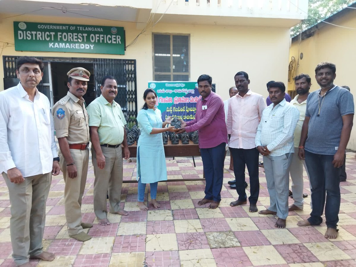 Thank you @NikhithaBoga garu for thinking in an innovative way. These seed Ganeshas of today will be 300 #Trees tomorrow. What a great feeling to see the future. Appreciations to forest department, Kamareddy. @IKReddyAllola @dobriyalrm @pargaien @HarithaHaram