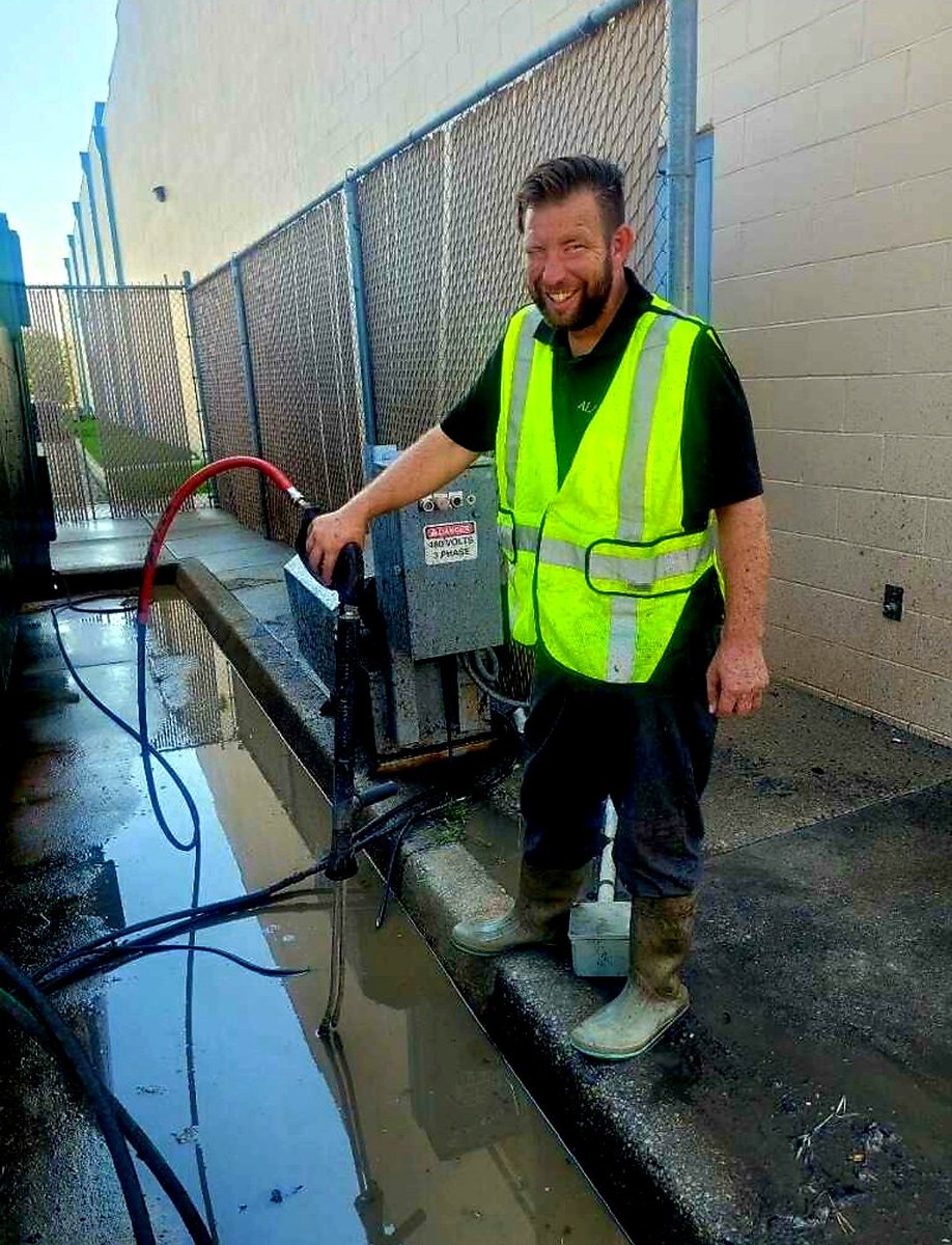 AlacServices's tweet photo. Hope everyone had a fantastic Tuesday! A long day of hard work!💪

#alacservices #windowcleaning #pressurewashing #windowcleaner #windowcleaningservice #windowcleaninglife https://t.co/OoPUb7zN8c