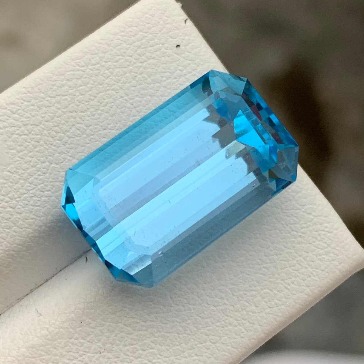 Rybot3000's tweet photo. AAA Emerald Cut Topaz, 24.35 Cts Loose Blue Topaz, 20x12.4x9.7 Mm December Bithstone topaz genstone for jewelry making
 #JewelryMaking #TopazGenstone #topaz #MmDecemberBithstone #CutTopaz #aaa #CtsLoose #finefacetedgems #EtsyEmail

👉https://t.co/ALlJmqesPH https://t.co/gYyzDHcFuJ