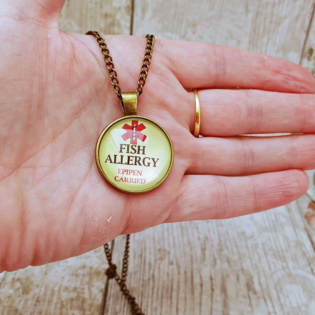 martisanne's tweet image. allergic to fish Pendant, soy sesame seafood shellfish allergy, Medic alert necklace, Medical ID jewellery, ICE allergy notification, epipen tuppu.net/5f810b0b #TMTinsta #EtsyTeamUnity #ShellfishAllergy