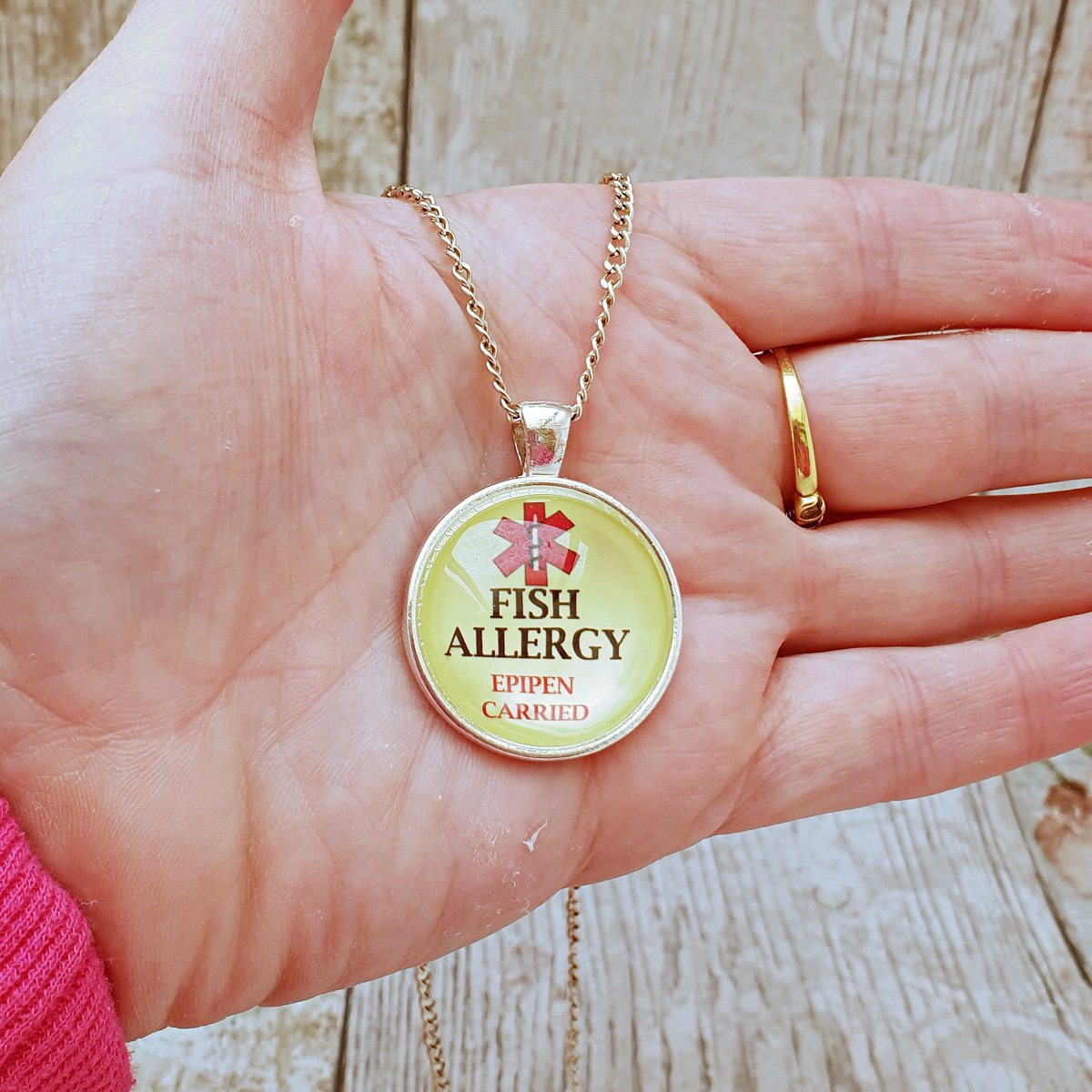 martisanne's tweet image. allergic to fish Pendant, soy sesame seafood shellfish allergy, Medic alert necklace, Medical ID jewellery, ICE allergy notification, epipen tuppu.net/5f810b0b #TMTinsta #EtsyTeamUnity #ShellfishAllergy