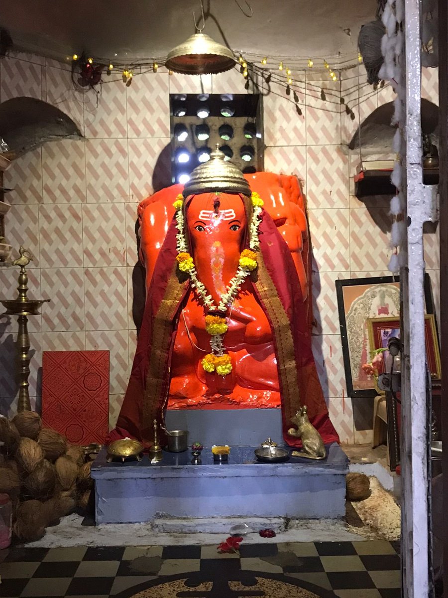 A great blog-post by @GodboleSandeep... do read! 45 of the oldest Ganpati in #Pune city. sandeepgodboleblog.wordpress.com/2022/08/30/a-t… (Photo credits: @PantryCar, Sonali Malvankar and Ajey Godbole) #GaneshChaturthi #Ganeshotsav