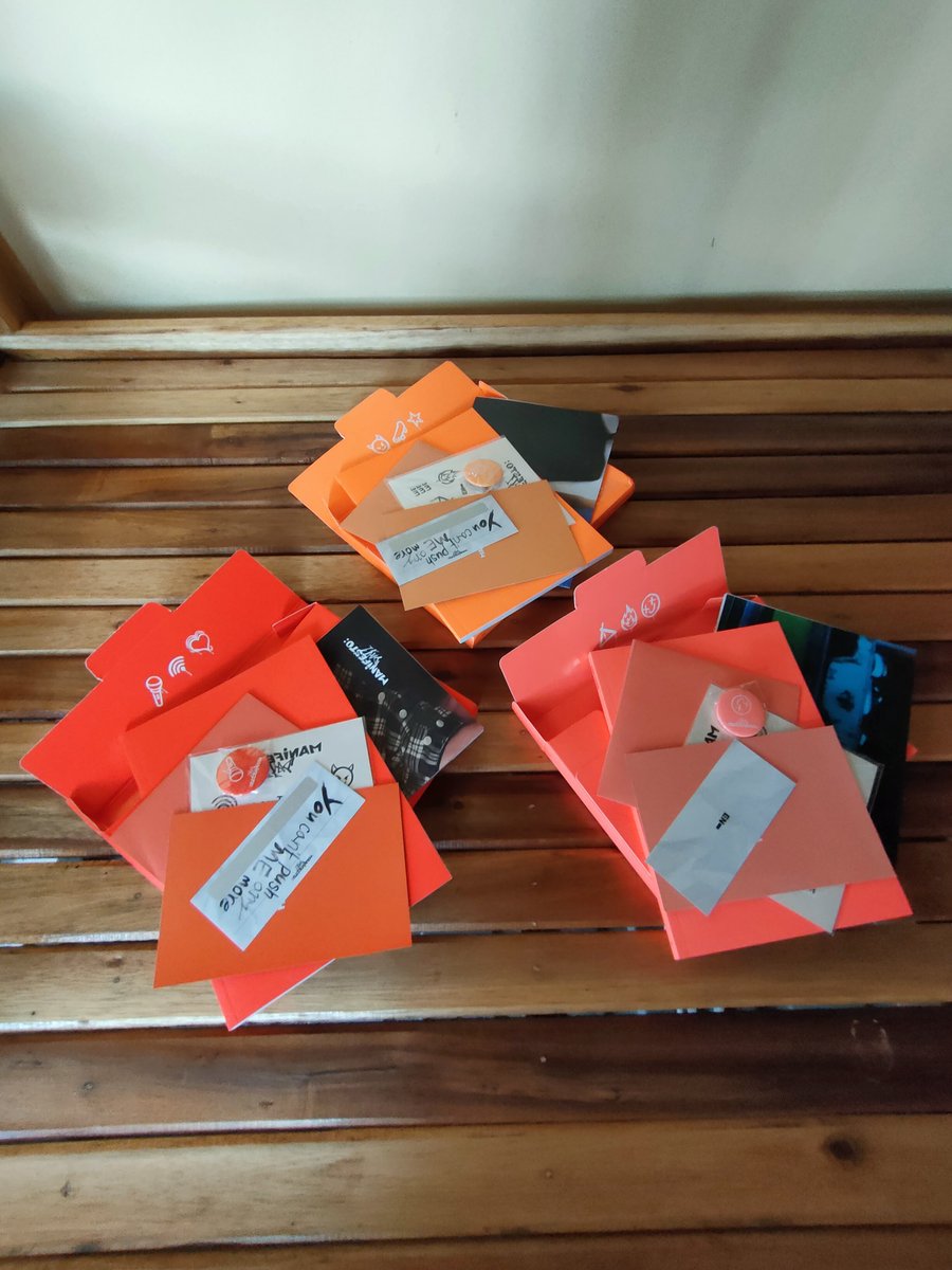 SunisforSun's tweet photo. Hello po, @KLYFEOFFICIAL, dumating na po ang manifesto:d1 albums ko. Maganda po, kumpleto ang inclusion maliban sa pc. May kaunting dents lang po yung package box, naipit siguro. 
Thank you so much for selling such an affordable albums, and sa freebies ninyo ☺

#klyfe_feedback https://t.co/wLAOZhS1M3