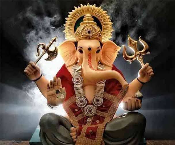 My warm wishes to everyone on this auspicious occasion of #GaneshChaturthi, may Lord Ganesha bless you and your family with prosperity, wisdom and good health. Have a blessed year ahead #GanpatiBappaMorya ✨🙌