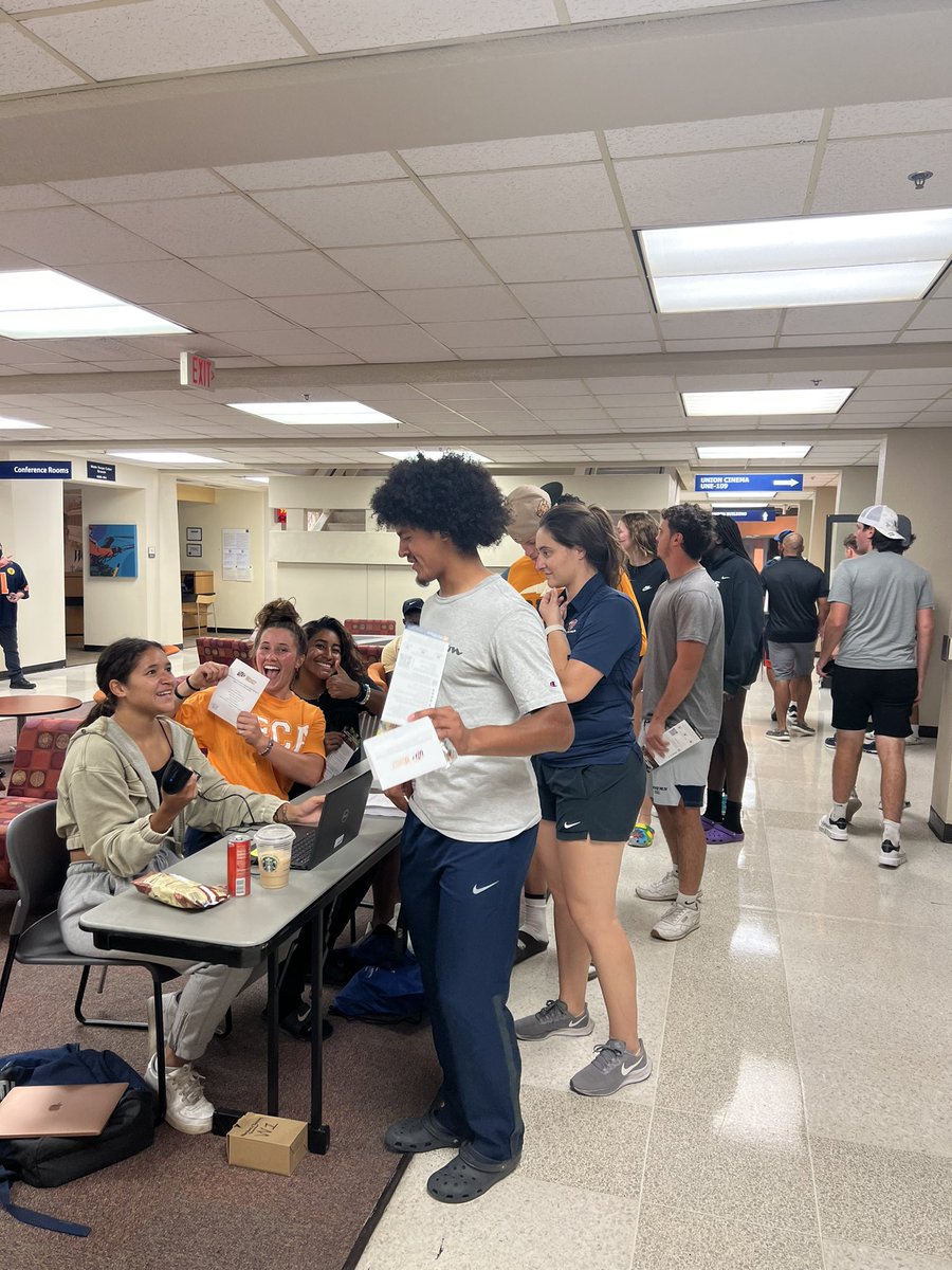 UTEP_SAAC's tweet photo. @brendatracy24 #settheexpectation thank you SO much for talking with our miners tonight &amp; sharing your story! We all learned what an impact sexual violence and mental health has, and how setting the expectation everyday can benefit us all! As always Miners #picksup 🧡⛏ https://t.co/RGtbKH3wmp