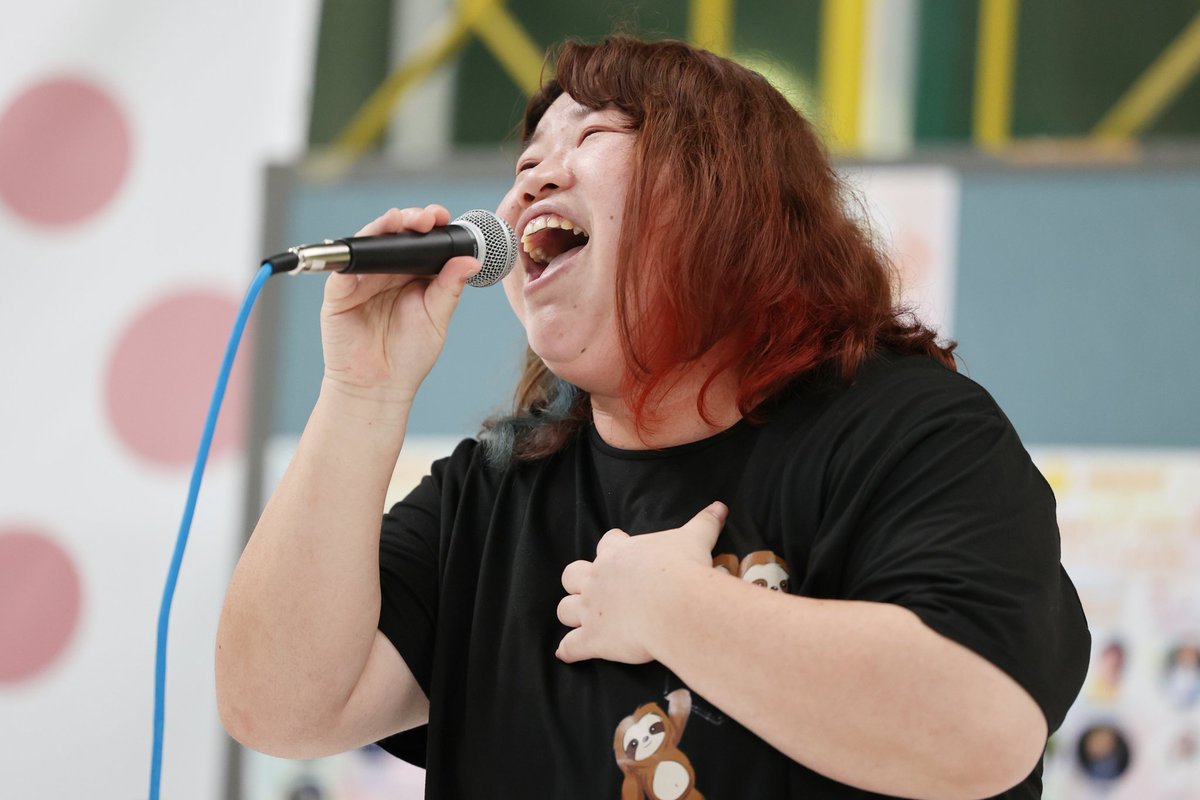 stripe_1003's tweet photo. 『Song Of Soul Music』
2022年8月7日(日)15:00〜 1部
MEGAドン・キホーテ苫小牧店
3階大空間
#specialguest
熊澤里美(くまざわさとみ)さん
#さとみるく @a5yu4y5hTrYDoez
#熊澤里美 #愛知県 #JS33 #笑顔
#シンガー #カラオケバトル出場
#カラオケ大会優勝 #写真 #撮影
#歌うま #歌手 #photo #Live https://t.co/ACy4Ozx55I