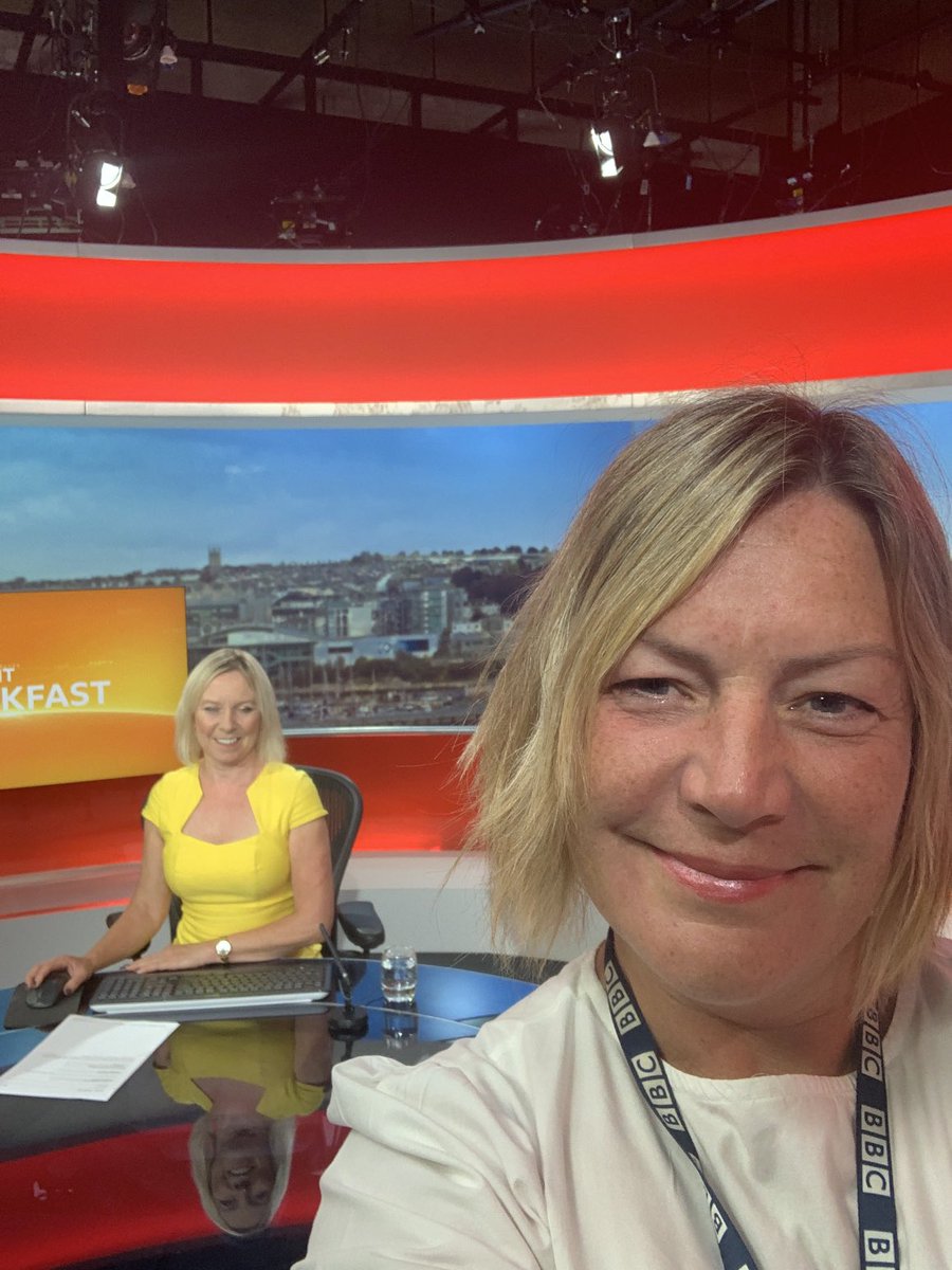 It’s me and Jansen for the rest of the week.  Join us, with a nice cup of tea. ⁦<a href="/JanineJansenTV/">Janine Jansen</a>⁩