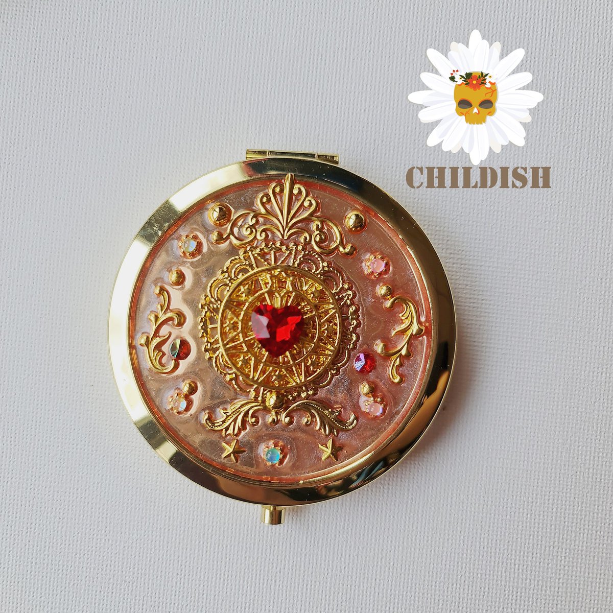 Candycrow_es's tweet photo. Princess Aruna
ราคา 480
รายละเอีย��
-แต่งพลอยสังเคราะห์ทึบสีแดงเม็ดใหญ่ 1 เม็ด
-เสริมพลอยกลมเม็ดเล็กรอบๆ 7 ชิ้น
-อะไหล่สีทองขนาดใหญ่
-กระจกใช้งานได้จริงเป็นปกติและขยาย 
ค่าส่ง 50 (EMS)
ชำระค่าสินค้าผ่านทางธ.กสิกรหรือวอเล็ต +10
ไม่มีปลายทาง https://t.co/Mn8t9HHhaf