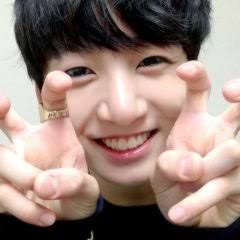 kkroa97's tweet photo. My new friends are soo nice ♡
Take care see you all in jk birthday https://t.co/DopHK7GEfC