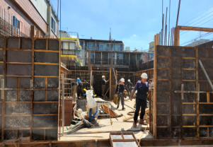 [심곡본동 커뮤니티케어센터 조성사업]
심곡본동 커뮤니티케어센터의 1층 벽체 타설중인 모습입니다😊  벽체가 타설되고 나니 내부공간의 규모가 벌써 보이는 것 같네요~🥰😀