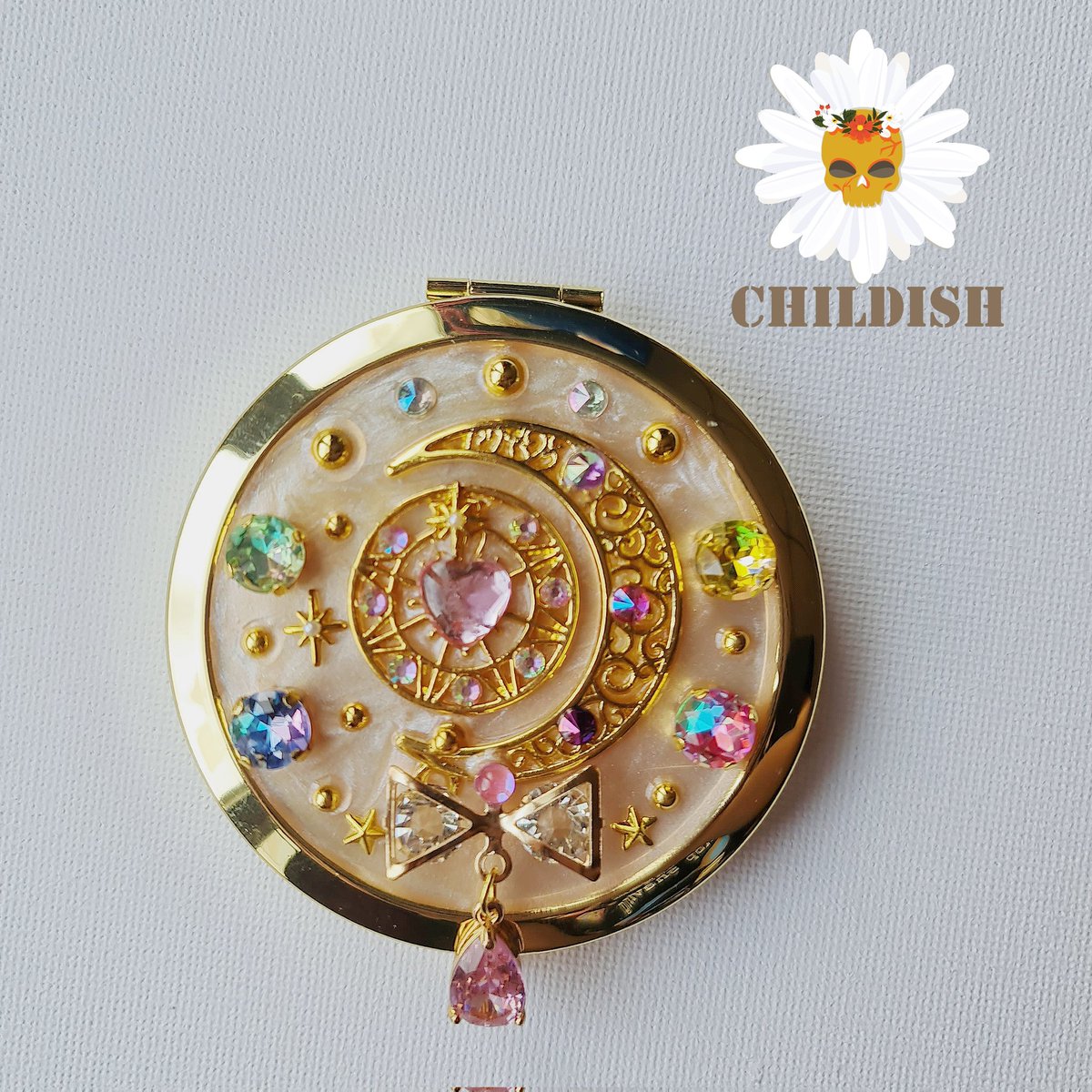Candycrow_es's tweet photo. Lady mani
ราคา 480
รายละเอีย��
-แต่งพลอยสังเคราะห์ทึบสีชมพูเม็ดใหญ่ 1 
-เสริมพลอยกลมสีใสเม็ดใหญ่ 4เม็ดและเม็ดเล็กรอบๆ 14 ชิ้น
-แต่จี้เพชรขาวรูปโบว์ 1 ชิ้นและจี้เพชรชมพู 1ชิ้น
-กระจกใช้งานได้จริงเป็นปกติและขยาย 
ค่าส่ง 50 (EMS)
ชำระค่าสินค้าผ่านทางธ.กสิกรหรือวอเล็ต +10
ไม่มีปลายทาง https://t.co/0HY3Uq00wQ