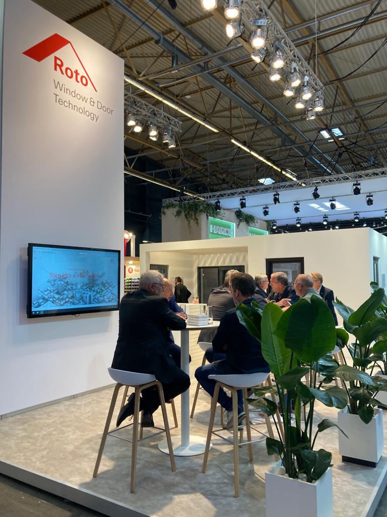Roto_WEurope's tweet photo. #Polyclose 2022 is underway. Catch up with your contacts on the Roto stand (1276) or meet us for the first time and see our market-leading hardware systems up close.
#windows #doors #aluminiumwindows #slidingsystems #thresholds #doorlocks #doorhinges #Roto https://t.co/yiMB3BjdXG