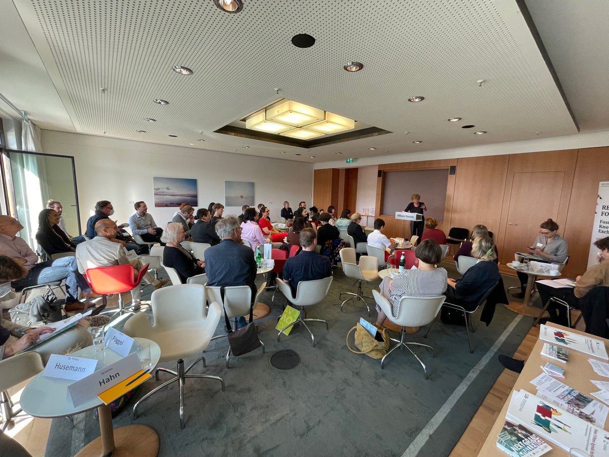 BerlinUAlliance's tweet photo. Im Rahmen des #ResearchForum #SocialCohesion der #BerlinUAlliance findet heute der erste von drei Trialogen statt. Rund 50 Teilnehmende aus Politik, Zivilgesellschaft, Wirtschaft & Wissenschaft diskutieren über #SozialerZusammenhalt, #Migration und #Diversität. @ #AllianzForum https://t.co/ydFX5UrT3l