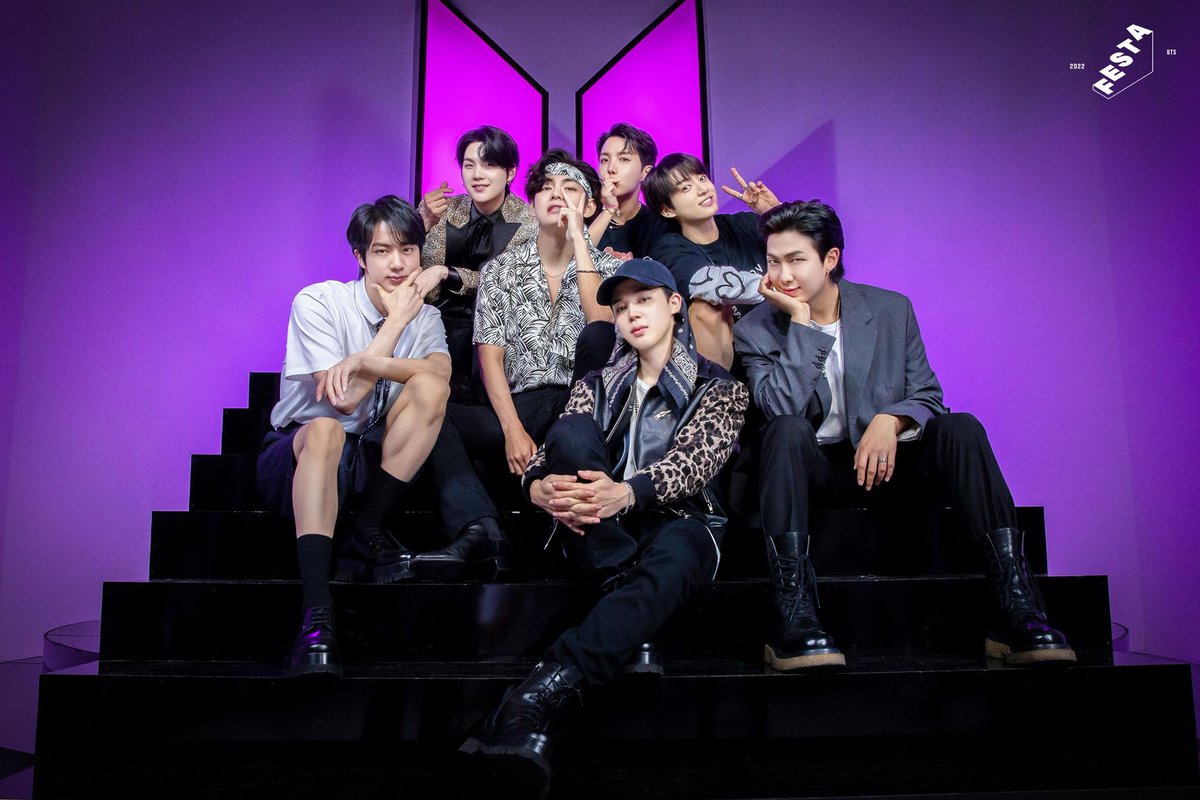 SexiestJiminie's tweet photo. Congratulations to all of my darling ๐๐ฅฐ๐ for winning Group of the year๐ฅฐ๐๐
#BTS #VMAs #BTS_VMAs https://t.co/N4vnO28BPv