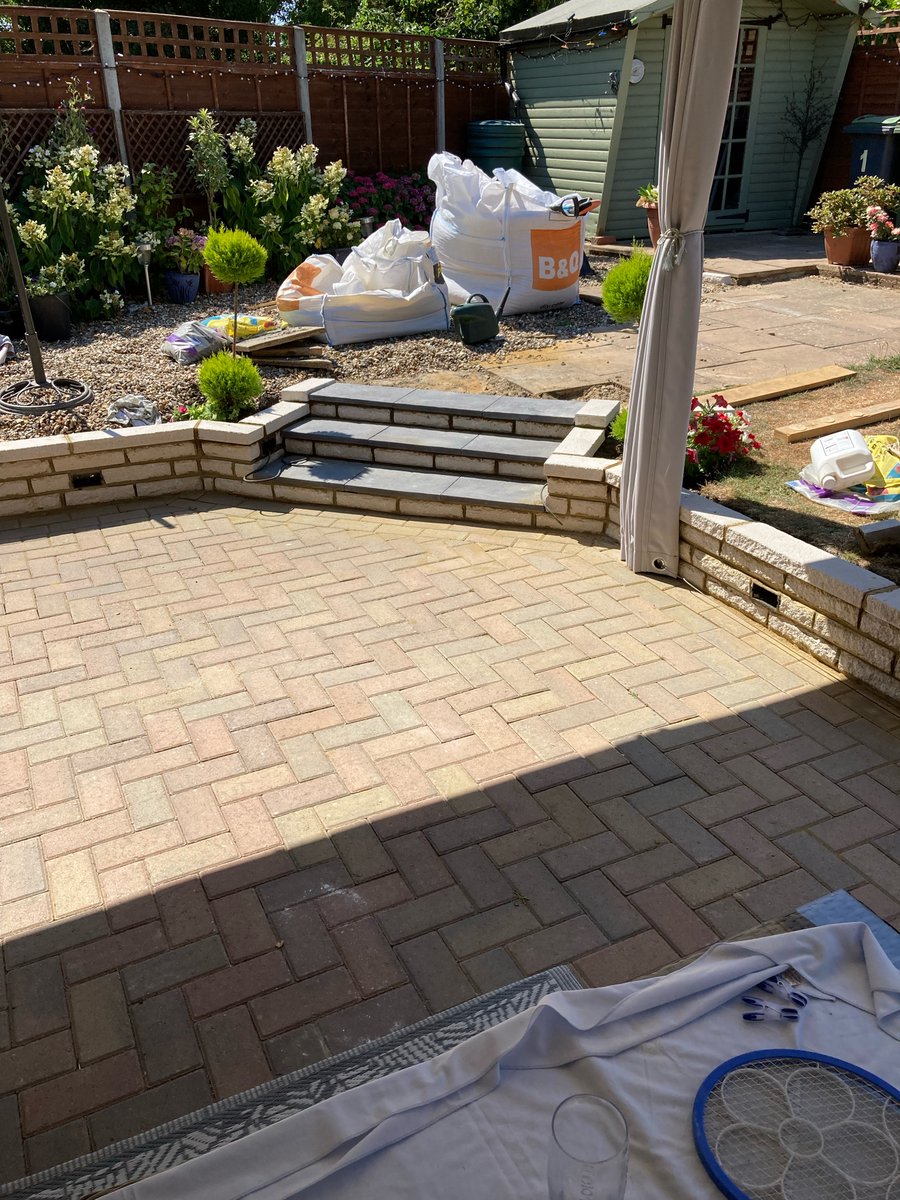 simplypaving's tweet photo. Massive thank you to Colin sending over these amazing photos showcasing our Pitched Walling in Grey! 🤩🔥
Check out the link below:
https://t.co/utJgq5w2t6

#simplypaving #pavingtheway #paving #pavers #pitchedwalling #walling #grey #buff #customersatisfaction #customerimages https://t.co/RAHkE0fTkh