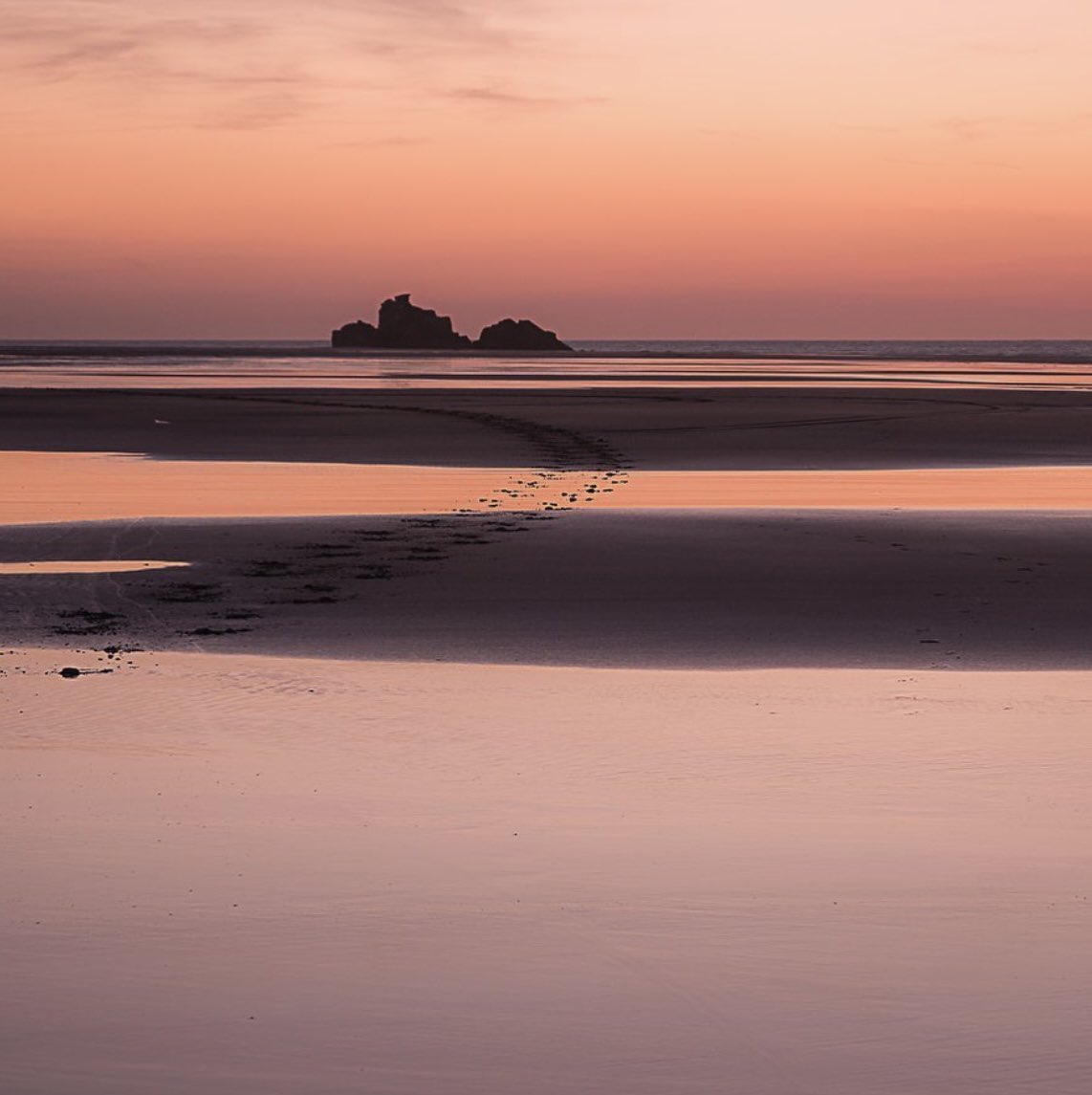 burch_abroad's tweet photo. Oh go on then. Given that it’s #NationalBeachDay, it would be rude not to post a few beach photos 🏖 😎

#photo #travelphotography #travel https://t.co/AdK30F7GEa
