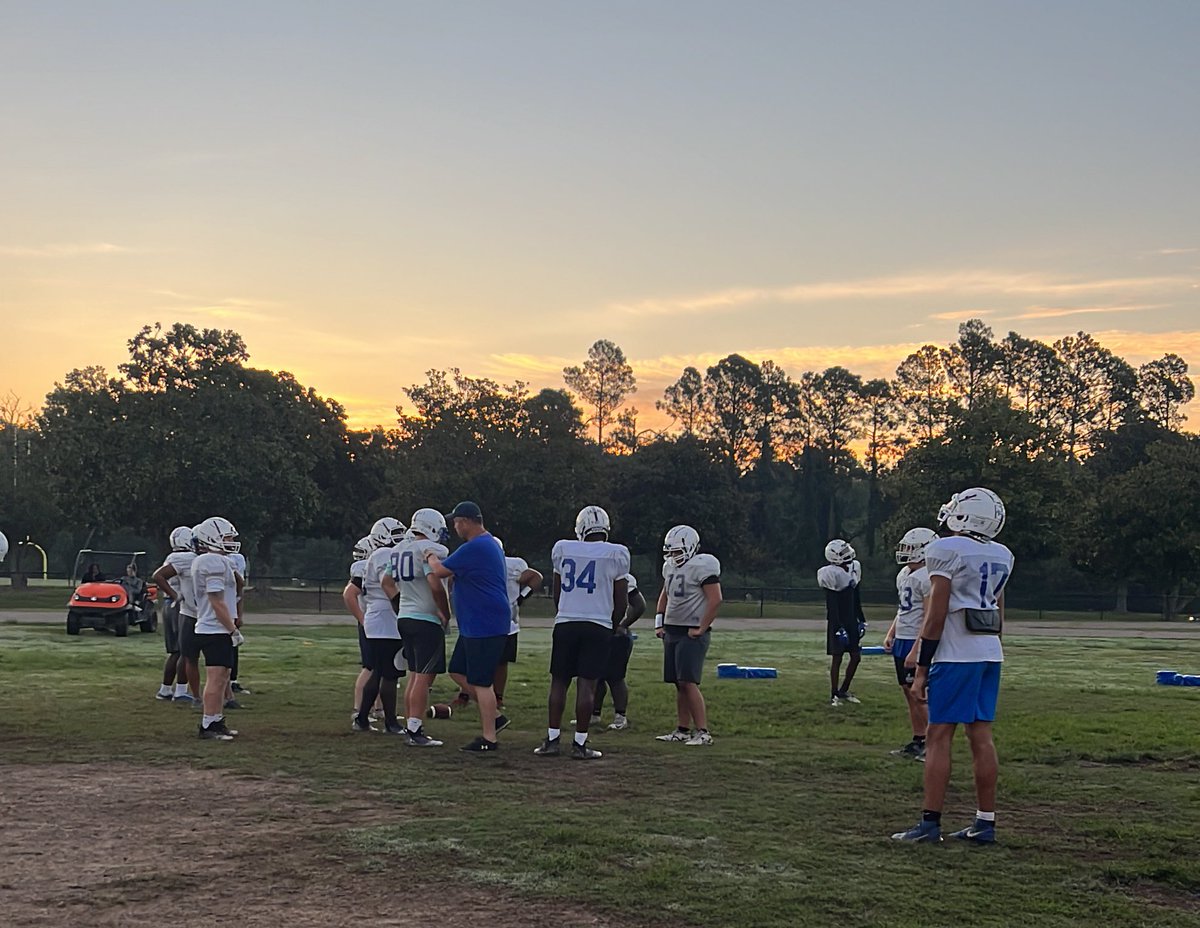 StAndrewsFB's tweet photo. Good morning Laurinburg, NC!  Getting after it in the early morning hours. 

#knightscreed22 
#BleedBlue https://t.co/l8Czk82psf