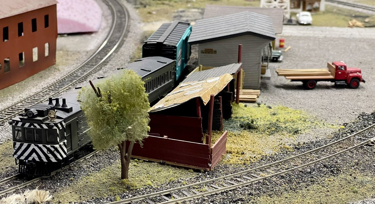 CayugaValley's tweet photo. A gas powered Doodlebug delivers a 40’ boxcar of dimensional lumber to Rhodes &amp; Son Lumber Co. The delivery of the lumber load was a priority and the Mine Workers Run would pass by the lumber company on its way to the coal mine. Service the Cayuga Valley way! https://t.co/EAYghZbt1D