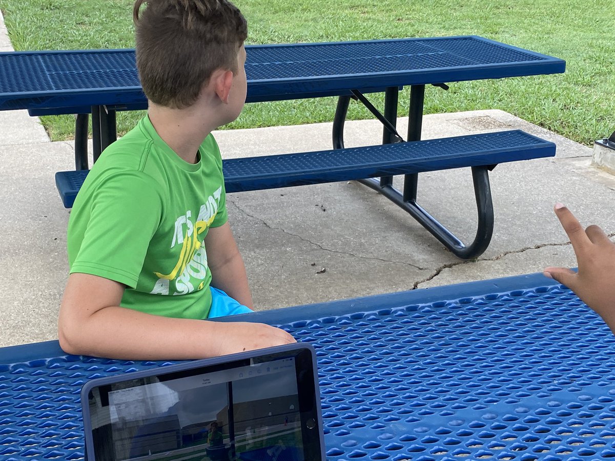 EmmettMichele's tweet photo. 4th grade working on forced perception pictures. Creative ideas! @Donald_ES #lisdgt #donaldstem https://t.co/yuZ9zcQDg9