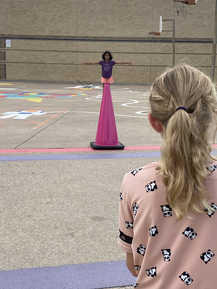 EmmettMichele's tweet photo. 4th grade working on forced perception pictures. Creative ideas! @Donald_ES #lisdgt #donaldstem https://t.co/yuZ9zcQDg9