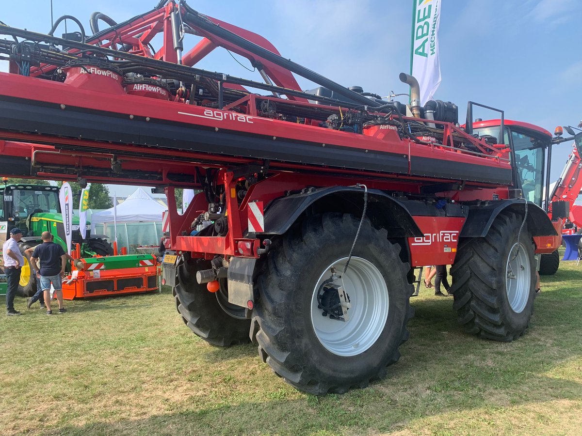 Agrifac's tweet photo. ๐ณ๐ฑ | Onder een stralende zon waren wij, in samenwerking met @abemec , aanwezig op de jaarlijkse Uiendag van het @Uinovatie (Uien Innovatie en Kennis Centrum) in Colijnsplaat
#agrifac #veldspuit #zelfrijdend #innovatief #techniek #duurzame #landbouw #gewasbescherming https://t.co/Uriu4IDOW2