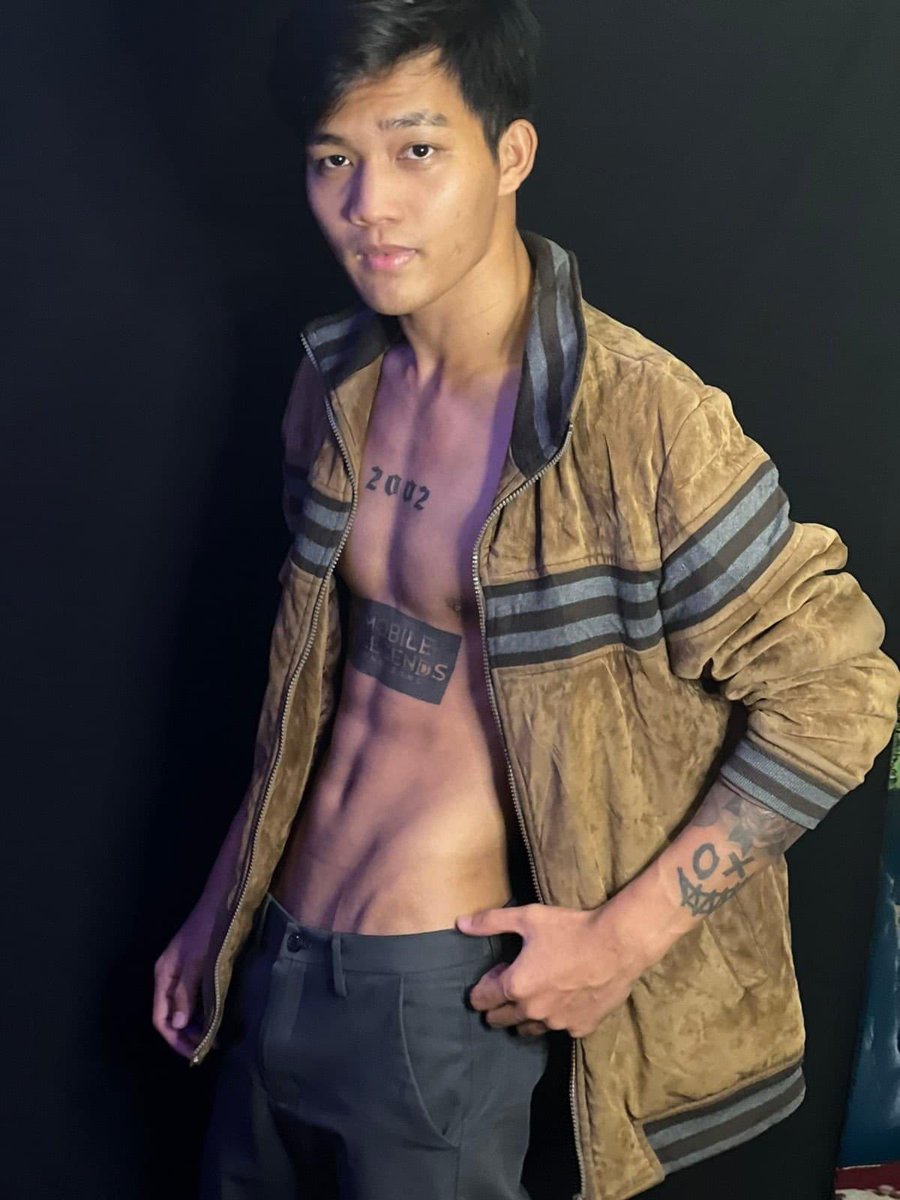 BoyberryS's tweet photo. အားလုံးလဲသိထားသင့်တယ်ထင်လို့ သတိပေးလိုက်ပါတယ် တစ်ခါတစ်လေထင်မထားဒါလေးတွေဖြစ်တက်လို�� ဘယ်သူကိုမှ အယုံမလွယ်ဖို့ သတိပေးလိုက်ပါတယ် သူခိုးအမည် ဟိန်းမင်းစိုး အသက်၂၀ အဖအမည် ဦးအောင်လင်း နေရပ်ဘားအံ မှတ်ပုံတင်နံပတ် ၃/ဖပန (နိုင်)၀၃၂၉၃၆ ရုပ်နဲ့မှမလိုက်ပိုက်ဆံ(၁၅) သိန်းခိုးယူသွားပါတယ် https://t.co/qNU6xWW2Ek
