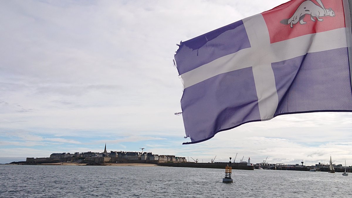 NunezBargueno's tweet photo. Hello twitter. I recently visited the town of Saint Malo for the first time. Here is a short 🧵explaining a few of the things I learned as a #twitterhistorians on #vacation & #acadowntime https://t.co/YMMlgK6Q1p