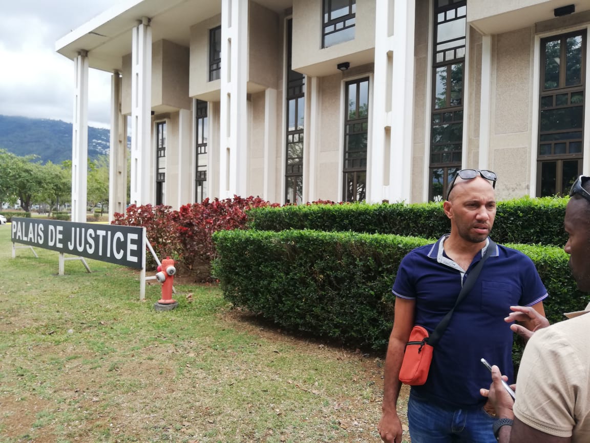 AvenirSecours's tweet photo. 📚Audience au #PalaisDeJustice de #LaReunion
➡️agression contre des Sapeurs-Pompiers du @SDIS974
#AvenirSecours974 et #ActioncatcRéunion présents pour soutenir nos collègues.
Que justice passe !!
@GonotMichel #DenisInes https://t.co/0vJG90MnzK