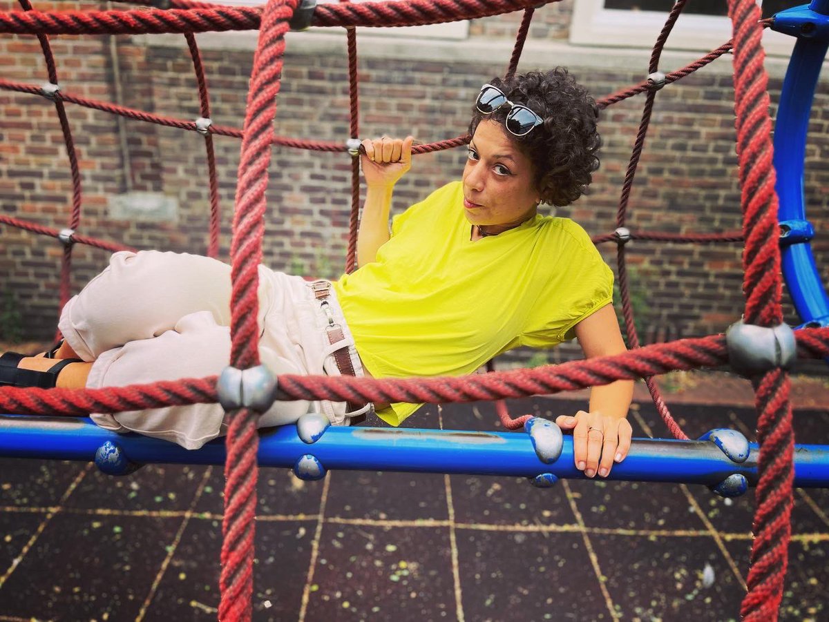SAbouav's tweet photo. Je pourrais vous parler de ma « Cage à mailles » 🪢 pendant des heures. Toutes les écoles de #danse devraient en avoir une ! C’est une mine d’or pour qui veut sentir l’espace et faire du mouvement une magie du quotidien. 
#bodywitch #lavieendanse https://t.co/b4RxfKXsBK