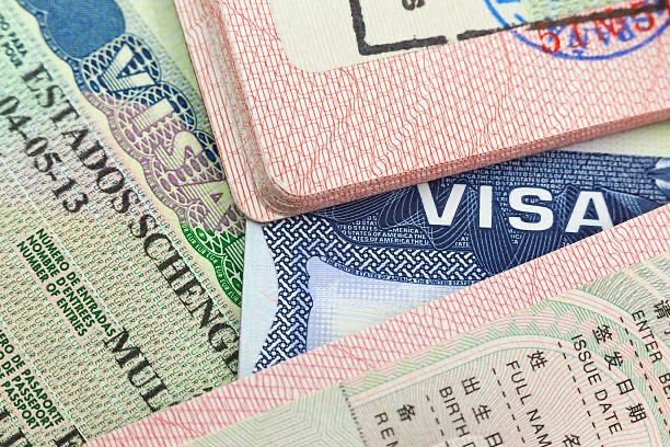 nexta_tv's tweet photo. #Poland, #Finland and the #Baltic states demand from the EU to toughen visa restrictions for citizens of Russia.
In case a compromise between the #EU members fails, the countries bordering #Russia will introduce visa restrictions at the national level. https://t.co/ElmfnExL2I