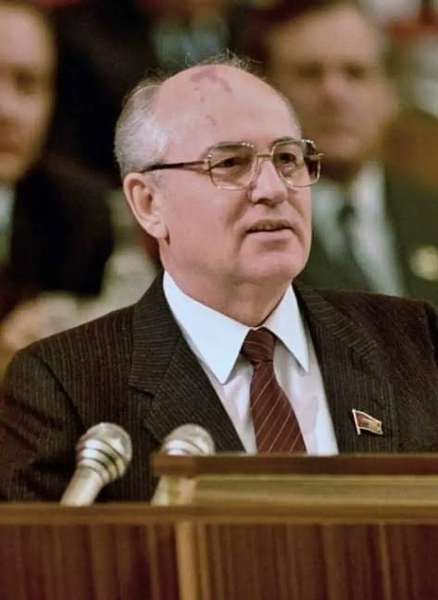 NitheeshNaranan's tweet image. "The mole on Gorbachev's head was America's map"

Said a character in @NSMlive's story.

#Gorbatchev died, never lived.