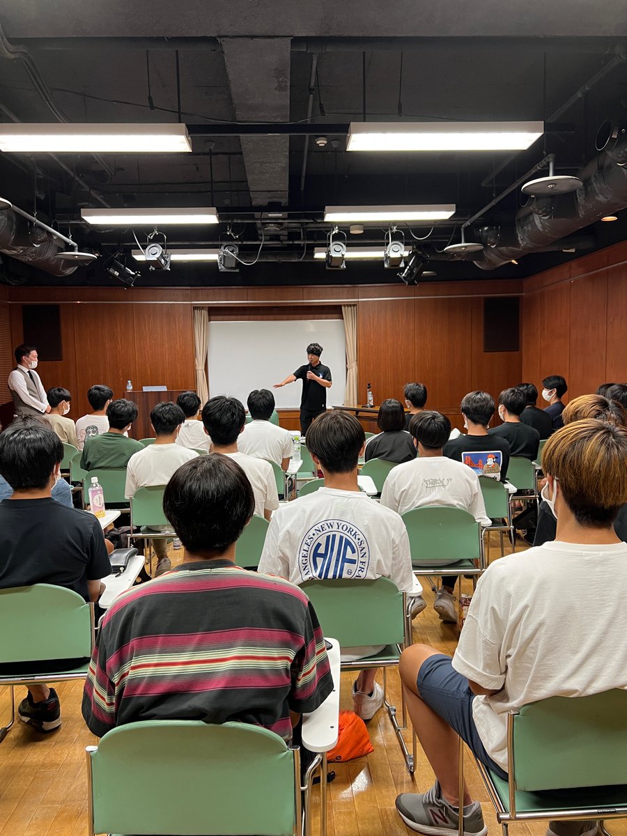 karatekairie's tweet photo. 本日は文教大学のサッカー部の皆さんにセミナーさせていただきました。みんな夢を持ってキラキラしていました。めちゃくちゃ楽しかった。ご要望でピカピカの作業着でやらせていただきました。セカンドキャリアの話しさせていただきました。若い世代に負けないように頑張ります。ありがとうございました https://t.co/WDFC8bo8I2
