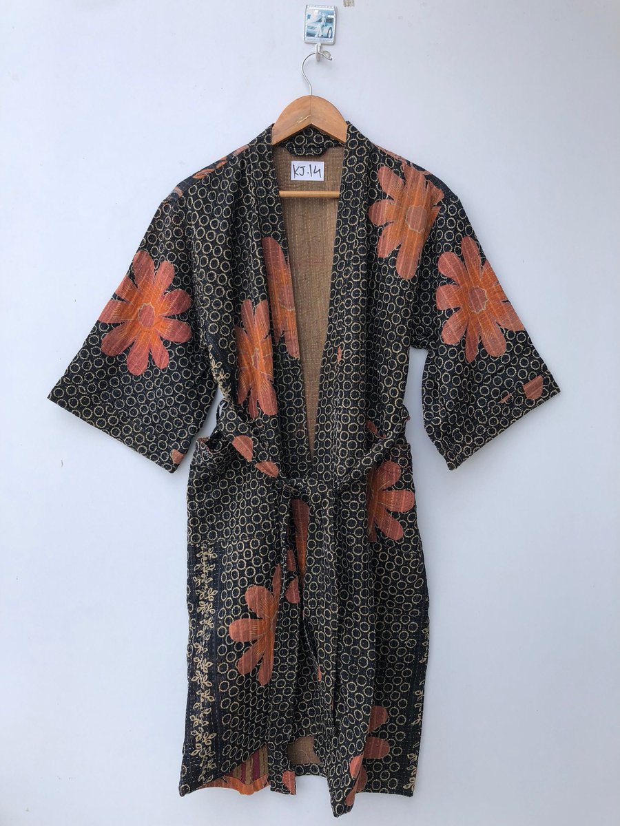VillageCraftAr2's tweet image. etsy.com/in-en/listing/…
#kanthajacket #kanthakimono #printedjacket #quiltedjacket #winterjacket #kanthaquilt #supporthandmade #supportsmallbusiness #sale #visitmyshop #womansclothing