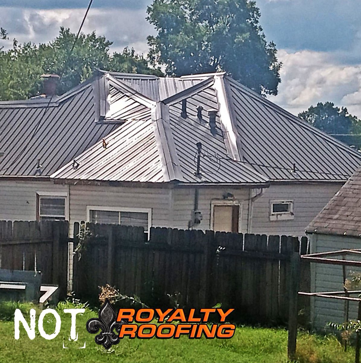 ⚜️ Not all metal roofs are created equal 😅.

💰 Before you make the investment on a metal roof for your home 🏠, call your friends at Royalty Roofing to get some good and valuable information…and as always, the truth. 

🎶(330) 362-4700 RoyaltyRoofs.com🎶