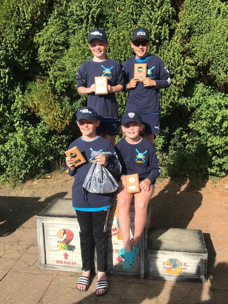 🏅 Aldershot 1 Minis Team won the All England Inter Club Team Race on Sunday. 🏴󠁧󠁢󠁥󠁮󠁧󠁿 Competing against the best young skiers in England. Well done Jolie and the rest of the team! <a href="/00evan/">Evan Welsh</a> <a href="/SurbitonSki/">Surbiton Ski Racing</a> <a href="/SHSGirlsPrep/">SHS || Girls' Prep</a> <a href="/AldershotSRC/">AldershotSkiRaceClub</a>