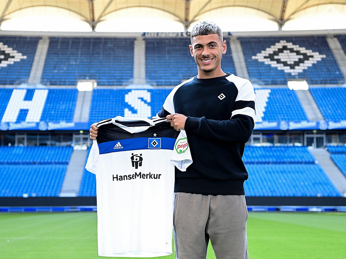 🆕 William Mikelbrencis presentado en el Volksparkstadion.

✍️ El joven jugador francés firma por 4 temporadas con el #HSV

#nuderHSV