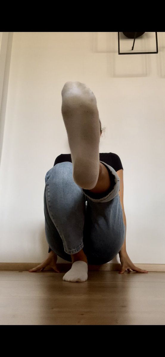 Melde dich bei mir für süße Socken . Verkaufe sie!!  #sockensklave #feet #feetfethish #feetfinder #feetpicsforsales
