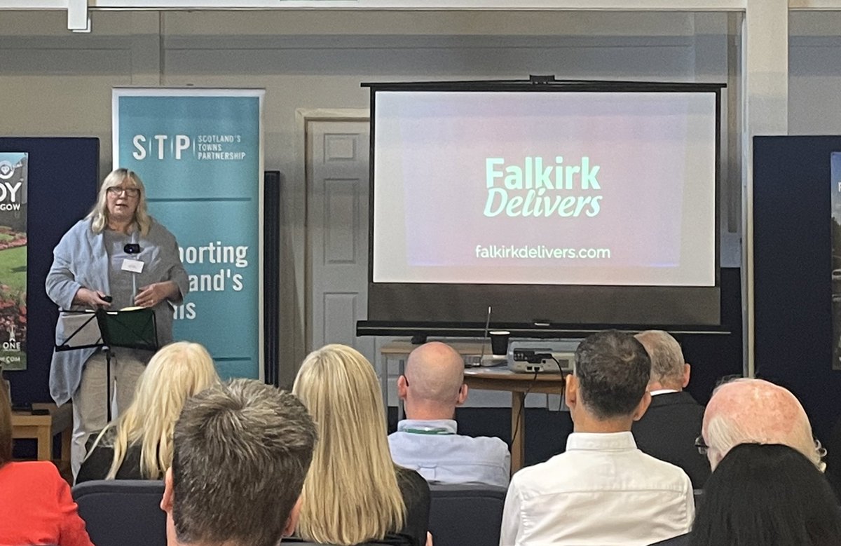 ScotlandsTowns's tweet photo. Great to hear about the collaborative approach taken by @FalkirkDelivers and @falkirkcouncil in delivering place-making initiatives ๐ Thanks to Elaine Grant for an informative presentation #TCAP2 #ScotlandsTowns https://t.co/7yA2EUEzsy