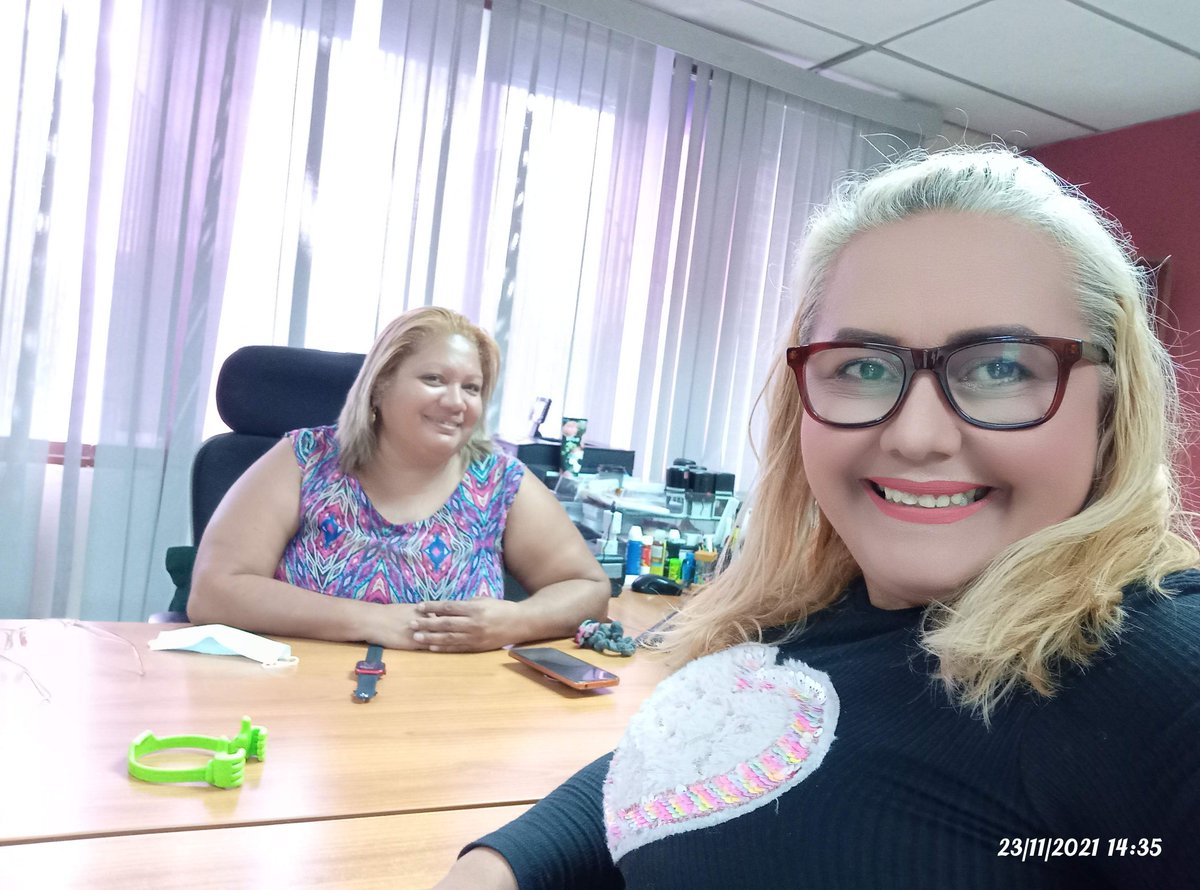ProfesorWilfr's tweet photo. Hoy doy gracias a Dios, a la vida y a Chávez por haber cruzado a esta mujer valiosa en mi vida, FELIZ CUMPLEAÑOS Isaura Pérez quien es un excelente ser humano, una excelente Gerente y una gran amiga. 
esperando que mi Capitán @dcabellor
Y ministro @jaarreaza la feliciten https://t.co/ChOnwt2g2z