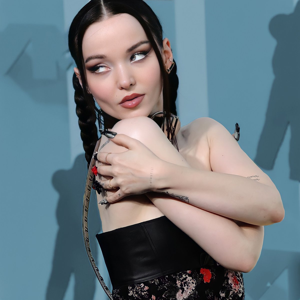 ¥ You’re smoke in my hair, hot and dirty like the LA air, that face baby, it ain’t fair, but you don’t know, what you don’t know, what you don’t know. ¥