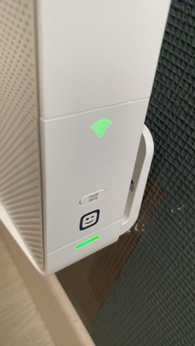 OfficialMCPyro's tweet photo. @telenet business klant en 16 minuten wachten. 4x modem reset geprobeerd. De pijltjes onder het WiFi icoon flonkeren ook. Niet bepaald fun dit… https://t.co/8UZgMVQagq