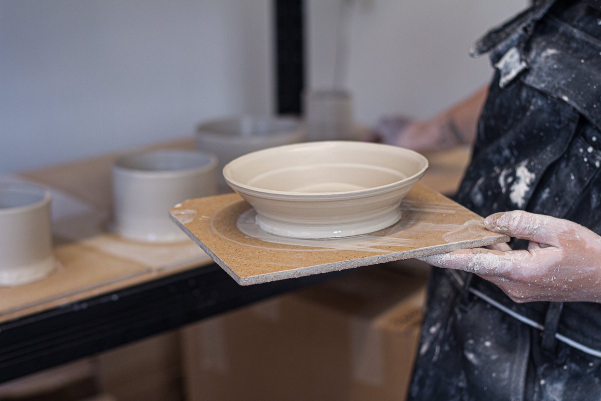 DabblingDeba's tweet photo. We are back in Jessica Nabe's wonderful studio making a pottery treat! @nabe_ceramics 

https://t.co/r7pMEYZvRB

Jessica sadly had to stop making ceramics however her work was truly wonderful and Terry snapped up the opportunity to learn a new skill. https://t.co/4AtM7qny87