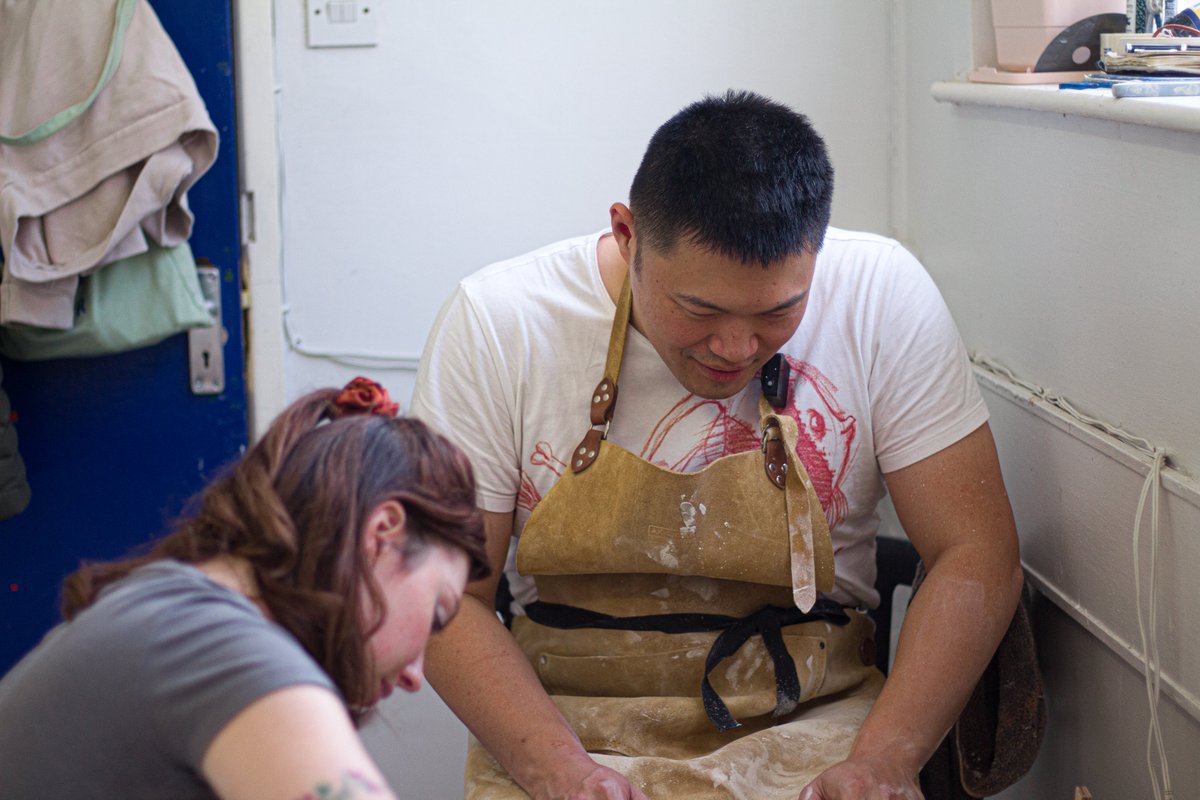 DabblingDeba's tweet photo. We are back in Jessica Nabe's wonderful studio making a pottery treat! @nabe_ceramics 

https://t.co/r7pMEYZvRB

Jessica sadly had to stop making ceramics however her work was truly wonderful and Terry snapped up the opportunity to learn a new skill. https://t.co/4AtM7qny87