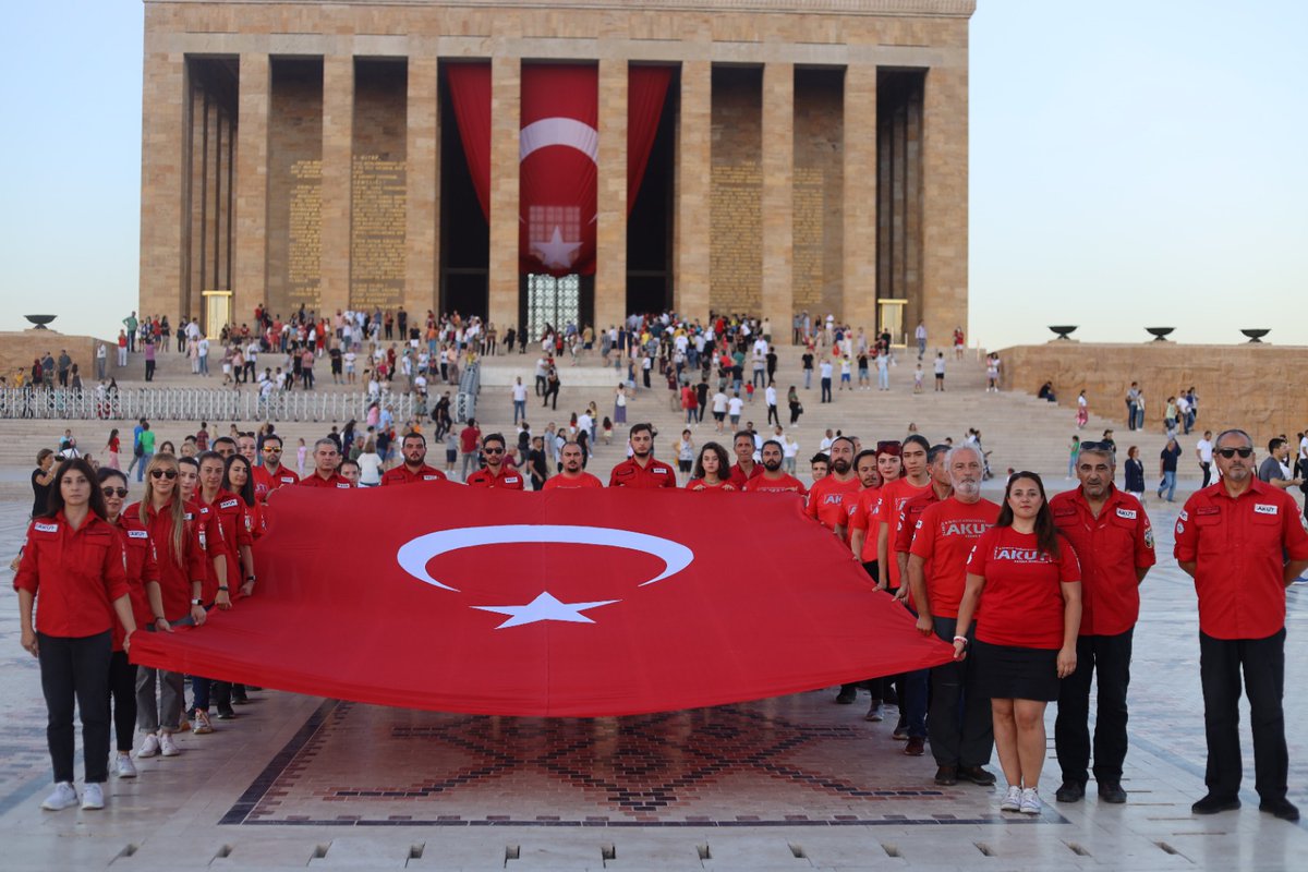 Yönetim Kurulu üyelerimiz ve gönüllülerimiz, dünyanın en büyük kahramanlık destanlarından biri olan Büyük Taarruz ve Başkomutanlık Meydan Savaşı’nın yıl dönümü olan 30 Ağustos Zafer Bayramı'nda,