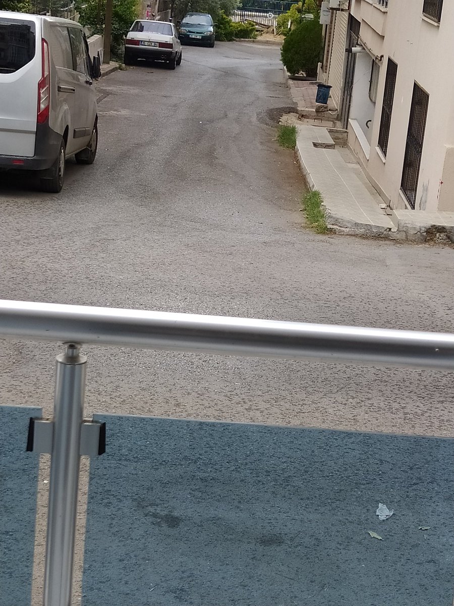 havva_91's tweet photo. İzmir'e yağmur başlayınca seviniyoruz âdeta.. Öyle bir sıcak... https://t.co/TZTwDbXZ4S